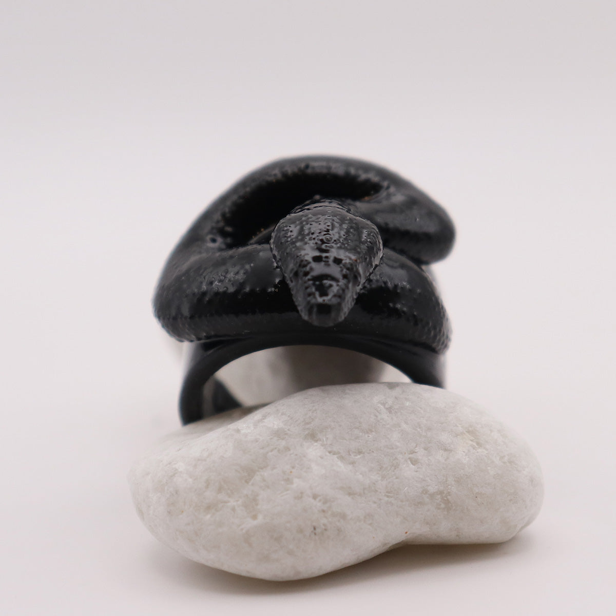 Anillo Nuxku – Sombras en Espiral