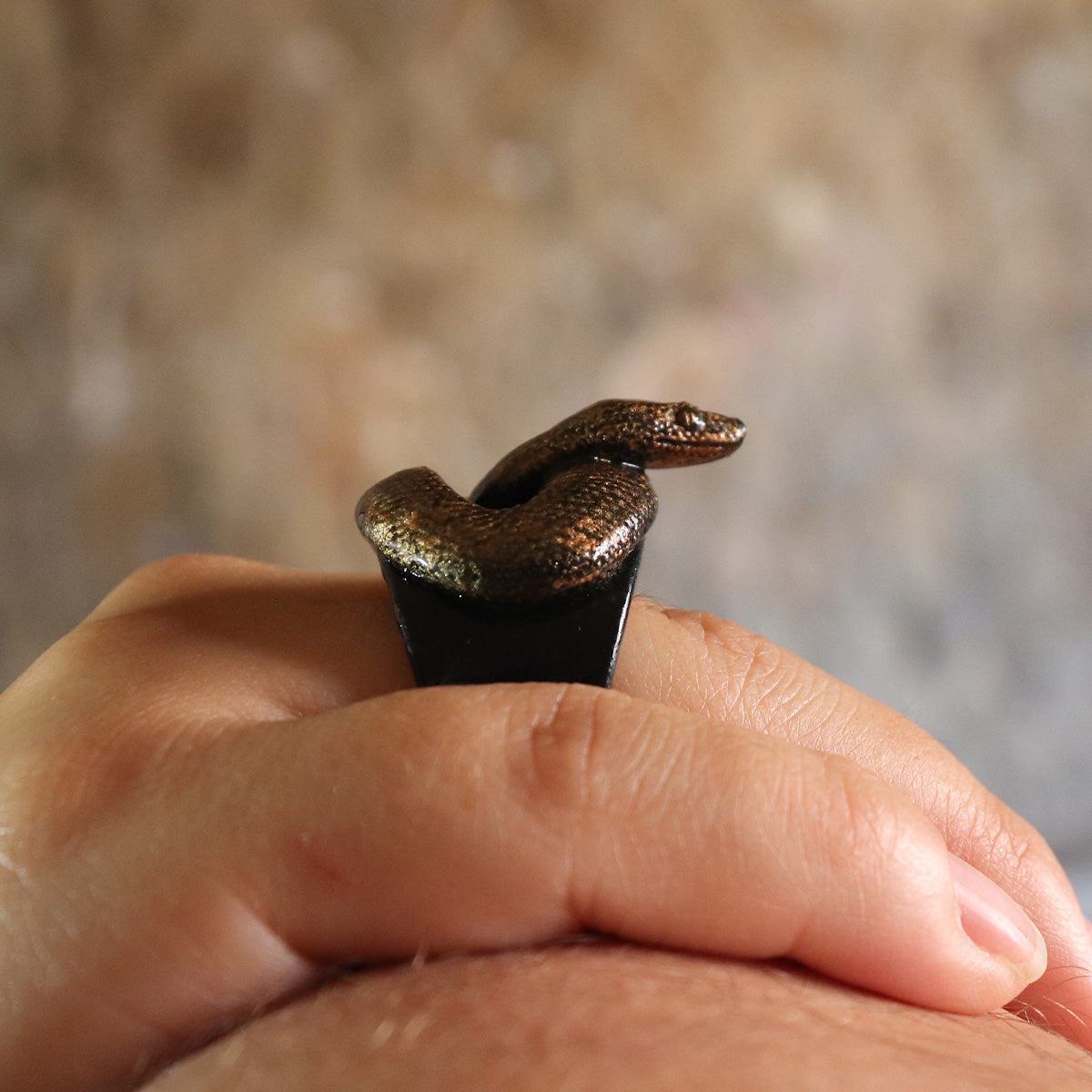 Anillo Nuxku – Sombras en Espiral